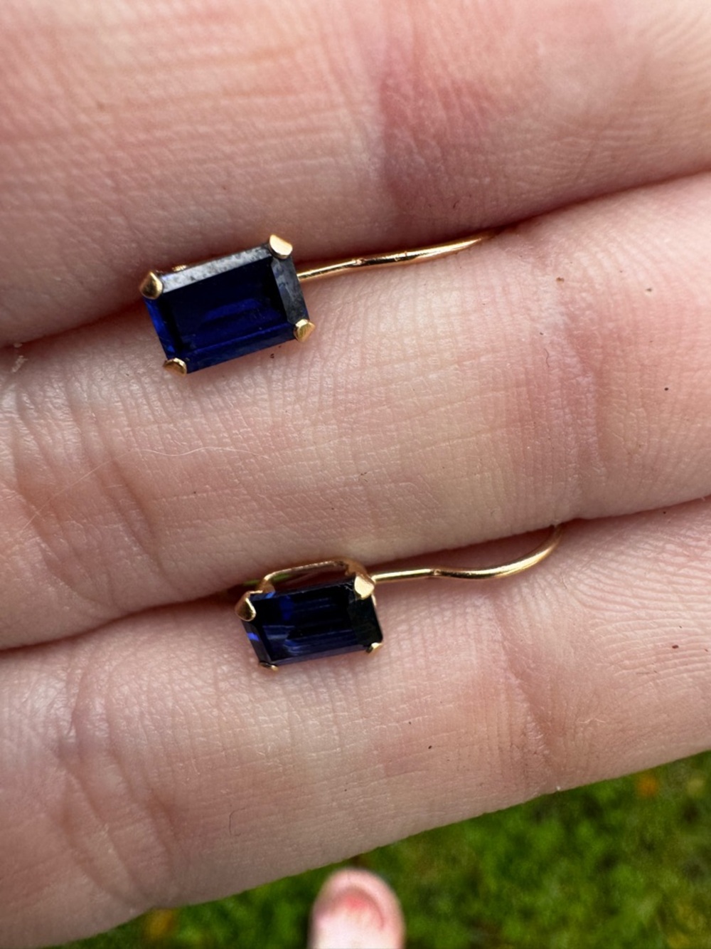 Solid 14k yellow gold genuine royal sapphire earrings - Picture 5 of 9